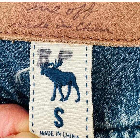 Abercrombie & Fitch Womens Distressed Cotton Denim Trucker Jean Jacket Sz Small - Picture 9 of 10